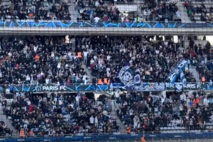 Les supporters du Paris FC
