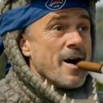Luis Enrique en Hannibal dans l'agence Tous Risques