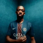 Ousmane-Dembele-avec-le-nouveau-maillot-du-PSG-25-26