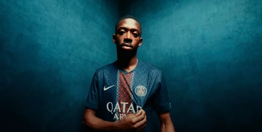 Ousmane-Dembele-avec-le-nouveau-maillot-du-PSG-25-26